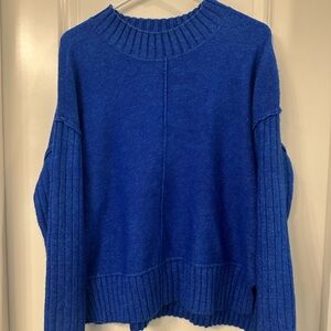 Elegant Royal Blue Women's Crew Neck Sweater